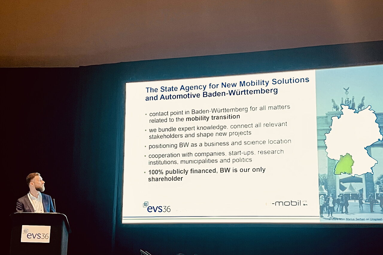 Walter Holderried der e-mobil BW hält einen Vortrag auf der EVS36 in Sacramento