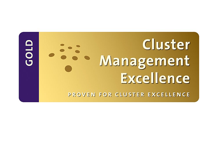 Ein Label in Gold mit der Aufschrift Cluster Management Excellence
