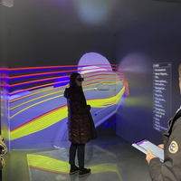 A person tries the virtual reality and augmented reality at the Höchstleistungsrechenzentrum Stuttgart.