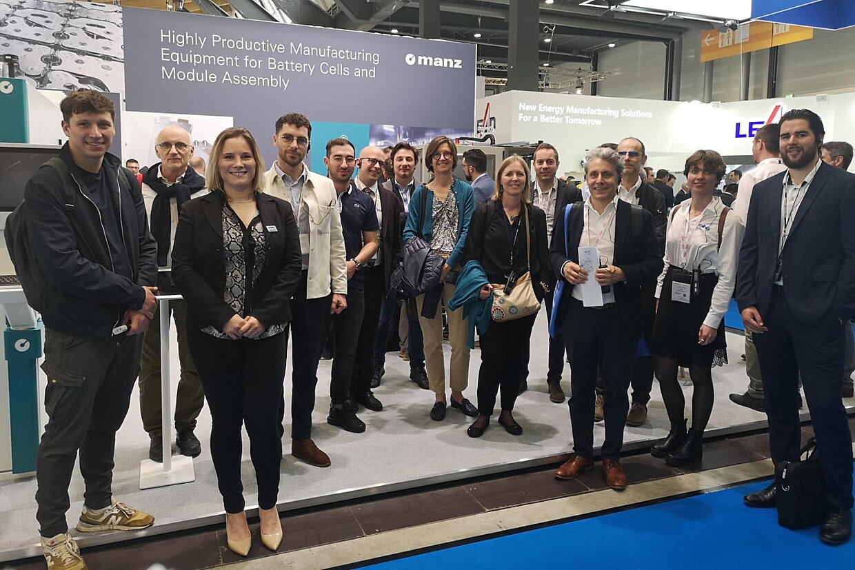 Gruppenfoto des Clusters Elektromobilität Süd-West auf der Battery Show 2023